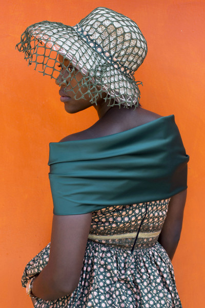 © Per-Anders Pettersson Titel: Kigali Fashion Week Nr 2. Plats/Datum: Rwanda 2014. Bildmått: 40x60 cm (papper 50x70 cm) Teknik: Arkivbeständig pigmentbläckutskrift Upplaga: 7 + 2 AP (#4/7) Pris: SEK 14 800 (avser oinramad bild) 