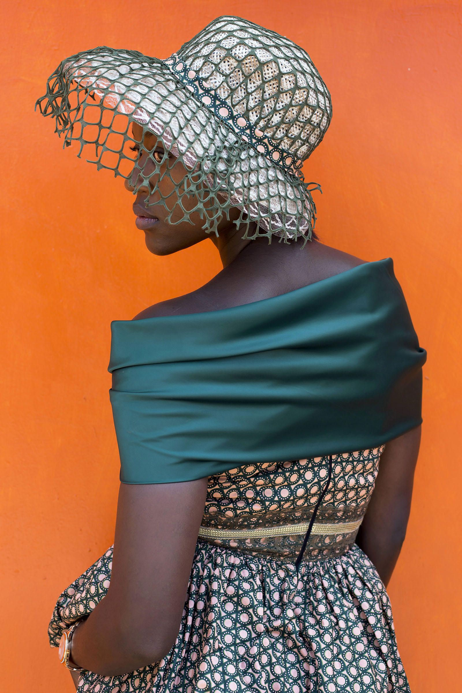 © Per-Anders Pettersson
Titel: Kigali Fashion Week Nr 2.  Plats/Datum: Rwanda 2014.
Bildmått: 40x60 cm (papper 50x70 cm)
 Teknik: Arkivbeständig pigmentbläckutskrift
Upplaga: 7 + 2 AP (#4/7) Signerad.  Pris: SEK 14 800