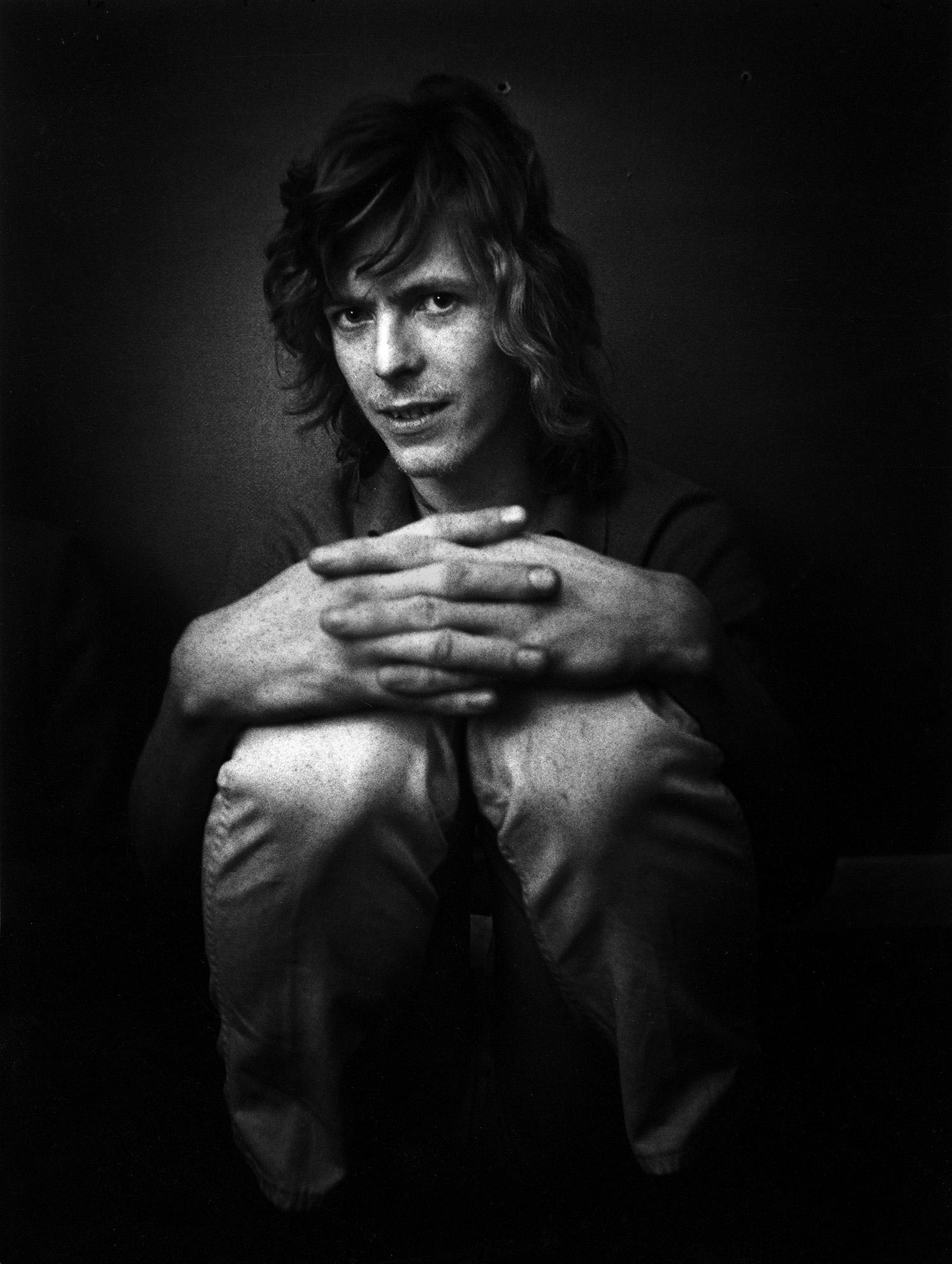 © Rolf Adlercreutz. Bowie, London 1970.  Bildmått: 68x90 cm Montering: Svart träram med passepartout ca 85 x 115 cm.  Arkivbeständig pigmentbläckutskrift. Upplaga: 5 (#4/5)  Signerad: Ja    Pris: SEK 35 000