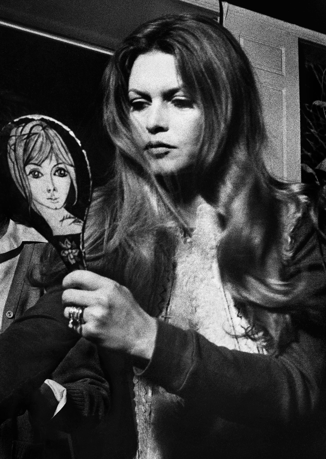 © Joakim Strömholm
Titel: Brigitte Bardot
Plats/Datum: Uppsala 1972
Bildmått: 30x40 cm  
Teknik: Digital c-print
Montering: Träram 40x50 cm
Upplaga: 20  Signerad: Ja   Pris: SEK 5.000